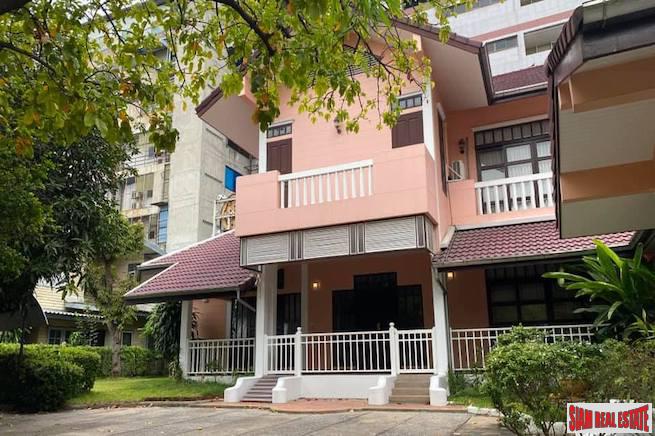 Four Bedroom Pet Friendly House for Rent Near BTS National Stadium-0