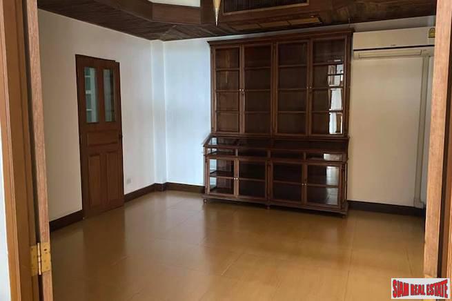 Four Bedroom Pet Friendly House for Rent Near BTS National Stadium-13
