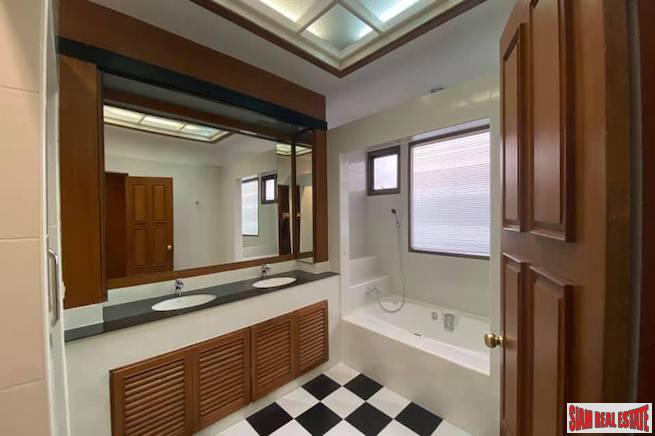 Four Bedroom Pet Friendly House for Rent Near BTS National Stadium-8