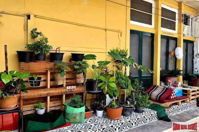 Charming Two Bedroom, Two Storey House for Rent Near BTS Chit Lom | Pet Friendly!-14