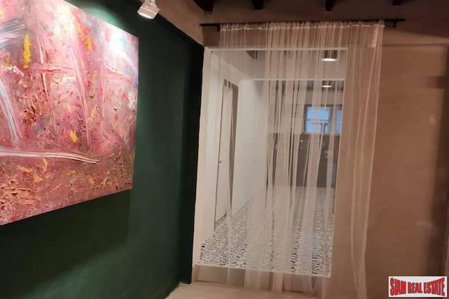 Charming Two Bedroom, Two Storey House for Rent Near BTS Chit Lom | Pet Friendly!-15