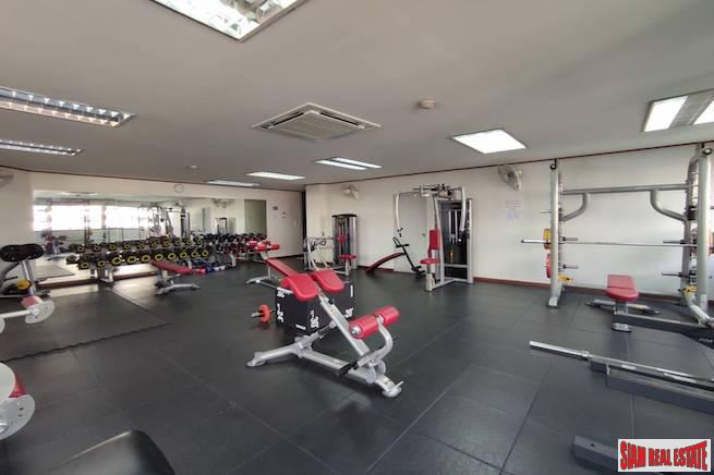 Mano Tower | A Rare Size Two Bedroom + 1 Study room Condo for Sale on Sukhumvit 39-5