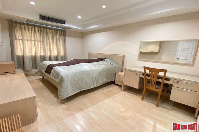 Royal Castle Sukhumvit 39 | Spacious Three Bedroom Condo with Built-in Furniture for Sale in Phrom Phong-15
