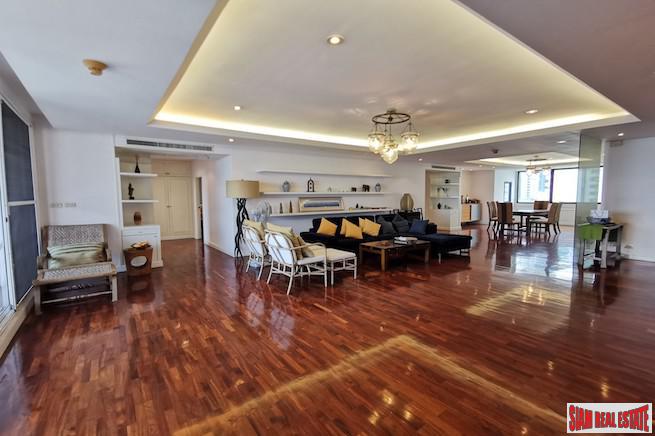 Sukhumvit Casa Condominium | Special Penthouse Unit for Sale with Views of the Benjakiti Lake and the Forest Park-1