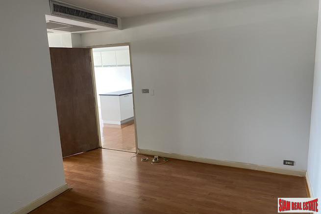 Baan Sukhumvit 36 | Two Bedroom with Unblocked Views for Sale in Thong Lo - Perfect for Renovation-16