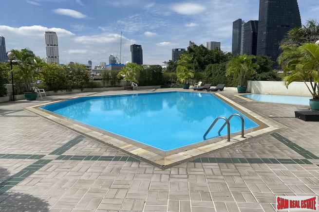 Baan Sukhumvit 36 | Two Bedroom with Unblocked Views for Sale in Thong Lo - Perfect for Renovation-25
