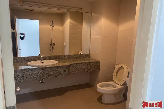 Baan Sukhumvit 36 | Two Bedroom with Unblocked Views for Sale in Thong Lo - Perfect for Renovation-5