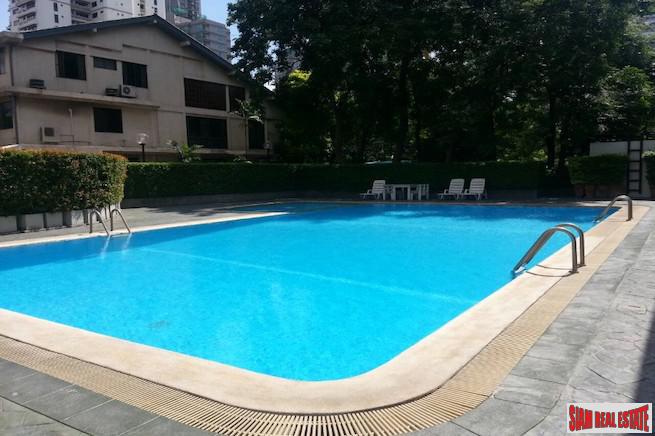 Richmond Palace Condominium | Bright & Peaceful Three Bedroom Corner Unit for Sale in Phrom Phong-19