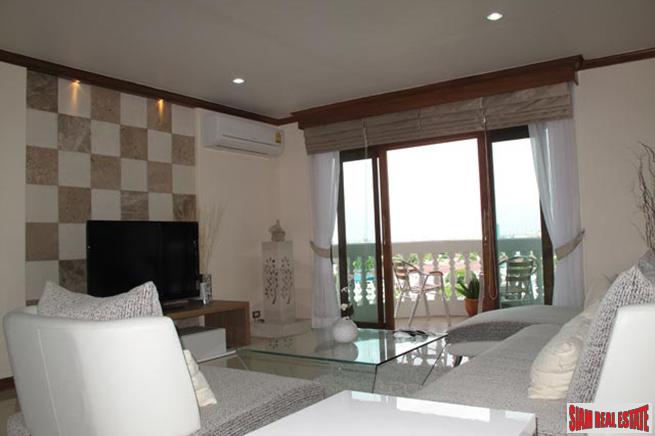Royal Castle Pattanakarn Condominium | Large 3 Bed Condo for Sale on the 12th Floor with 270 Degree Views-3