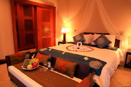Newly Built 1 to 2 Bedroom Modern Thai Houses For Sale with Swimming Pool at Nai Harn, Phuket-4