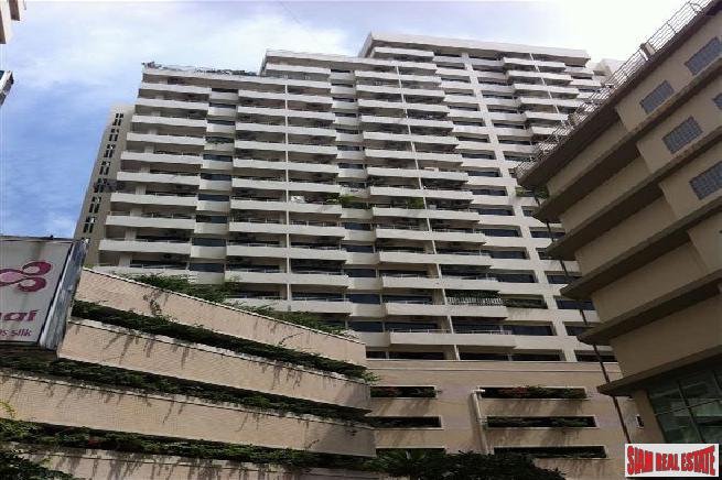 Saranjai Condominium | Impressive 3 Bedroom Sukhumvit Condo with Scenic Roof Garden-16