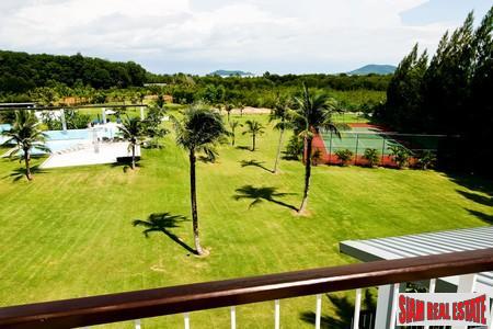Grove Gardens Townhome | Modern Sea View 3 Bedroom Townhome on Golf Course in Cape Yamu