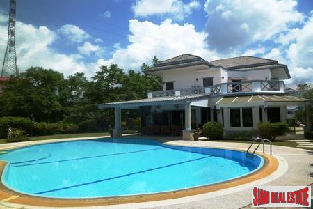 Anuphas Golf Ville | Three Bedroom Mountain View House with Pool in Kathu-0