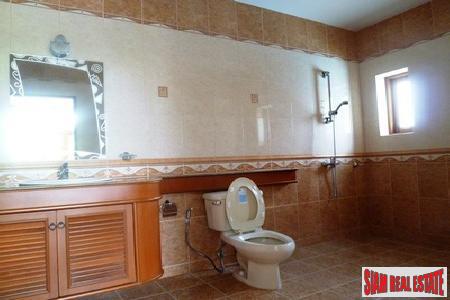 Anuphas Golf Ville | Three Bedroom Mountain View House with Pool in Kathu-9