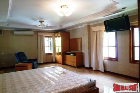 Anuphas Golf Ville | Three Bedroom Mountain View House with Pool in Kathu-13