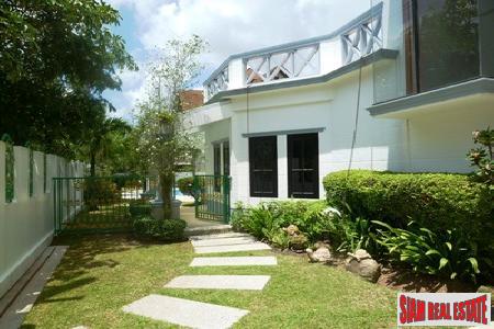 Anuphas Golf Ville | Three Bedroom Mountain View House with Pool in Kathu