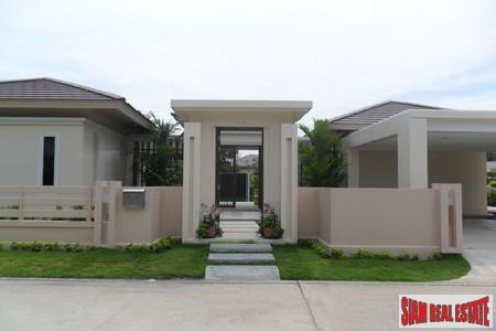 Luxury Three-Bedroom Pool Villas in Boat Lagoon Development