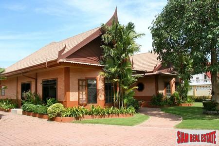 Spacious Three Bedroom House Plus Guest House in Rawai-11