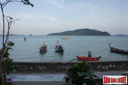 Thai-Modern Beachfront Three-Bedroom Pool Villa in Rawai