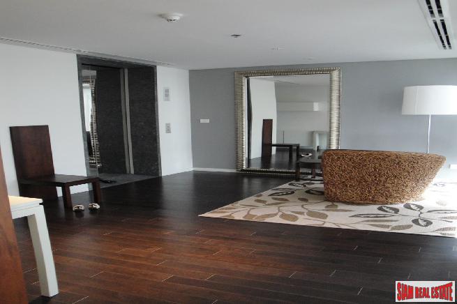 RENTED Two Minutes Walk To Radjadamri BTS Station,-17