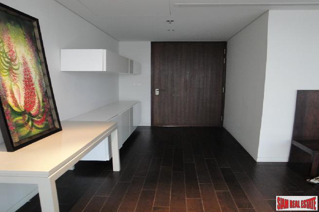 RENTED Two Minutes Walk To Radjadamri BTS Station,-18