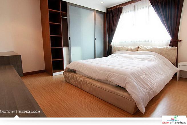 Three Bedroom Pet Friendly Condo a Short walk to BTS Ekamai on Soi 12-3