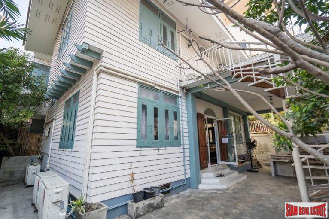 Three Bedroom 300 square meter Private House for Rent at Nana BTS-12