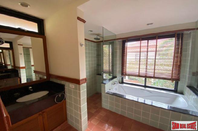 Contemporary three-bedroom villa with private pool in Laguna